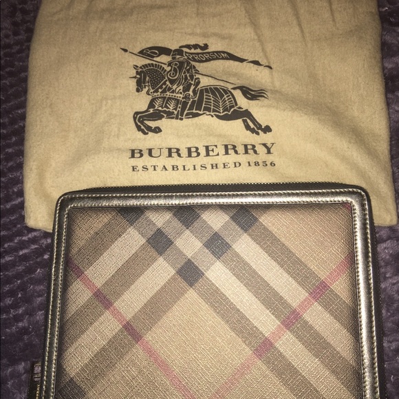 Burberry IPAD case NEW NEVER USED - Picture 1 of 5